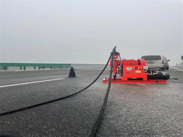 木兰马路路基路面开裂下沉注浆加固灌浆